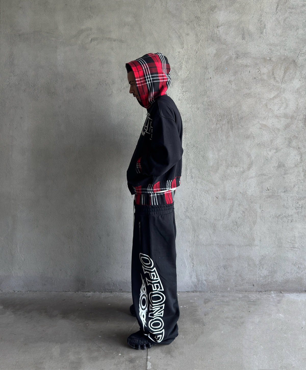 OFFONOFF TRIBAL LOGO PANTS / BLACK