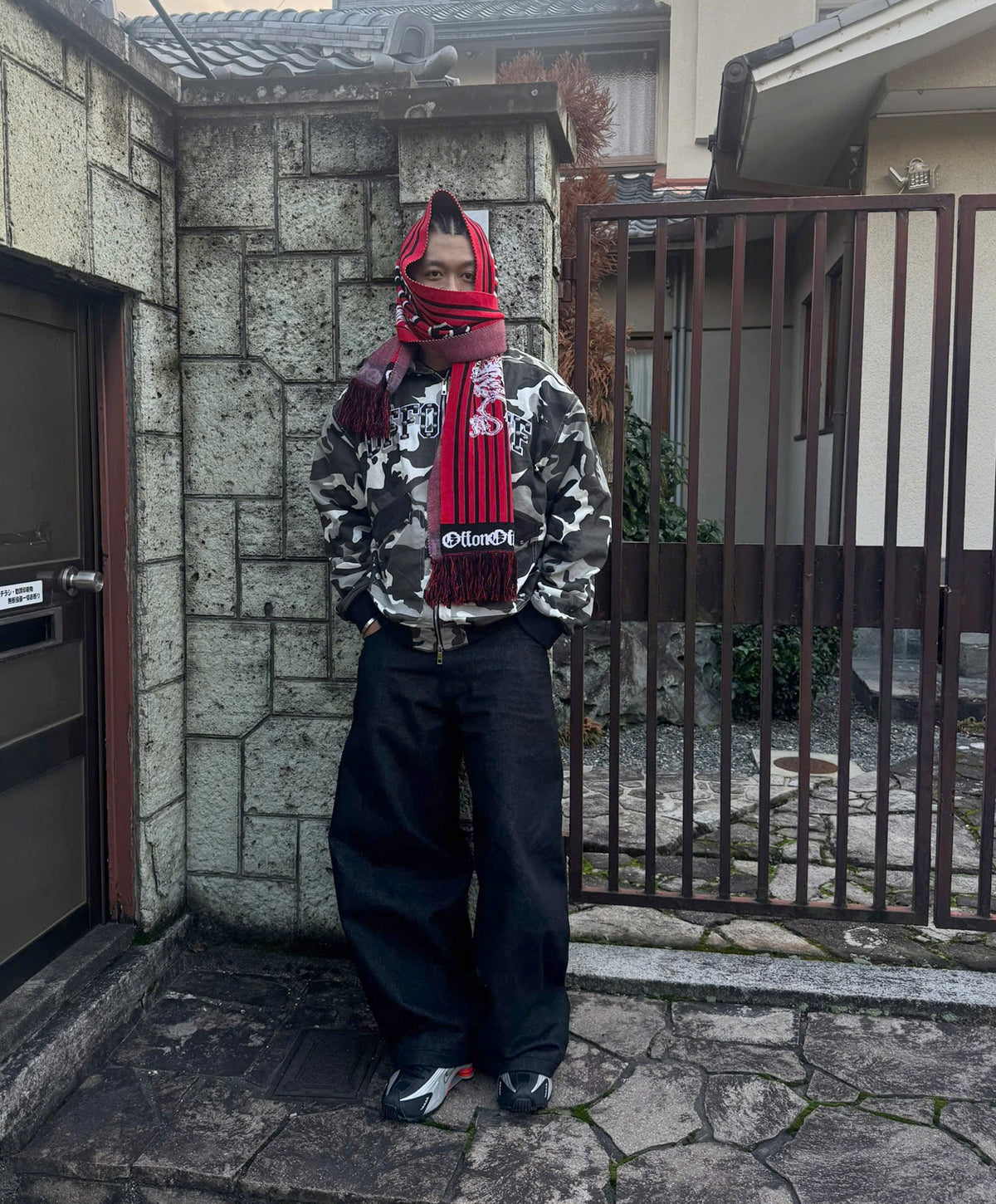 OFFONOFF SCARF