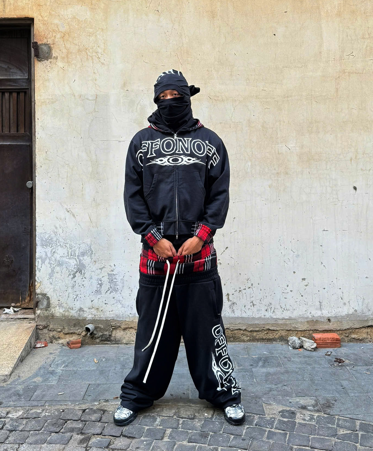 OFFONOFF TRIBAL LOGO FULLZIP HOODIE / BLACK