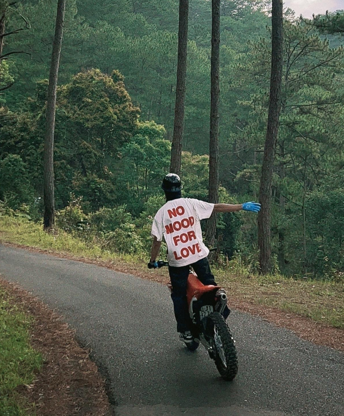 NO MOOD FOR LOVE TEE / WHITE