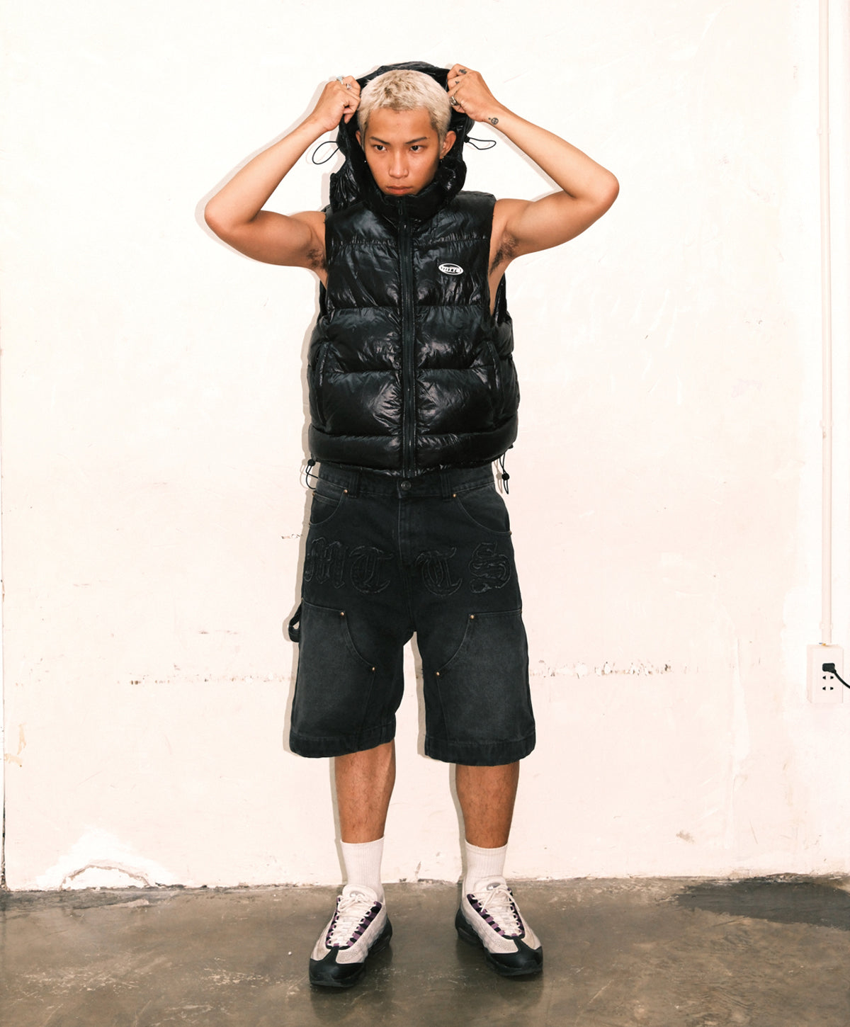 PATCH DENIM SHORT / BLACK