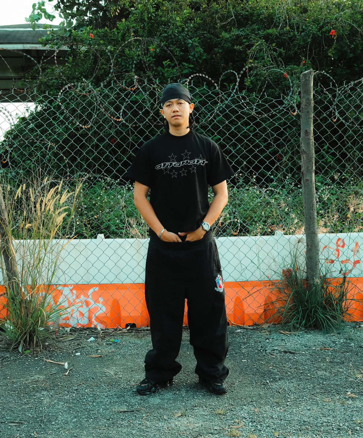 OFFONOFF O STAR TEE / BLACK