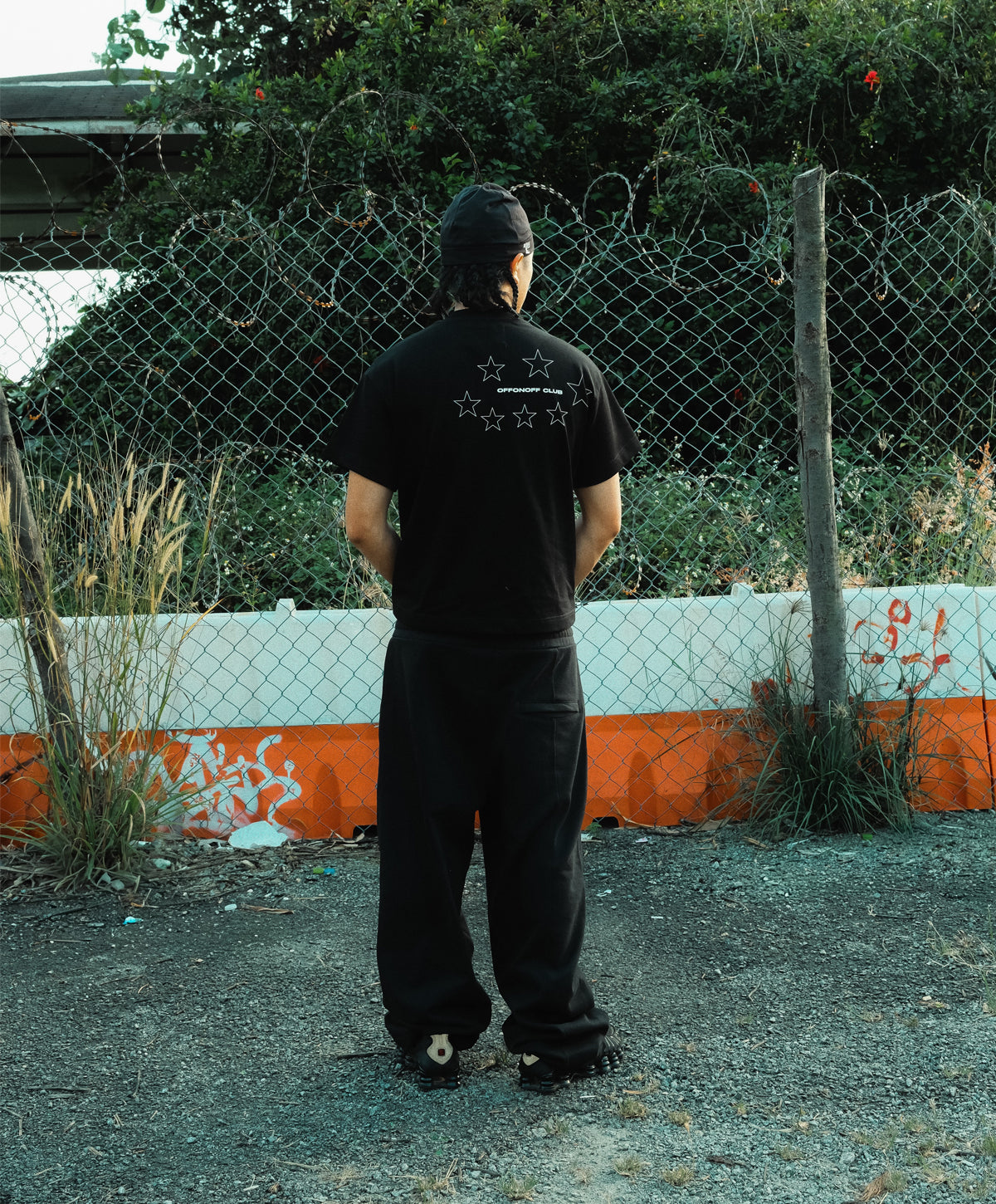 OFFONOFF O STAR TEE / BLACK