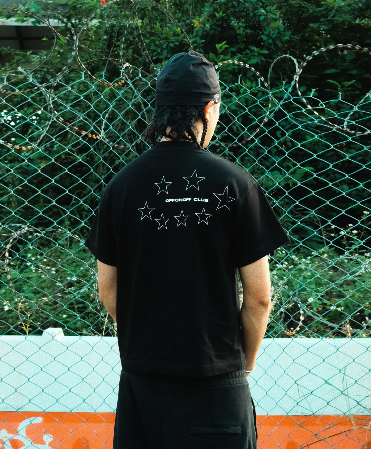 OFFONOFF O STAR TEE / BLACK